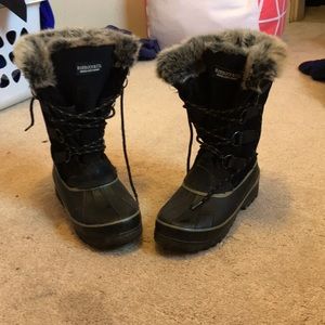 Snow boots